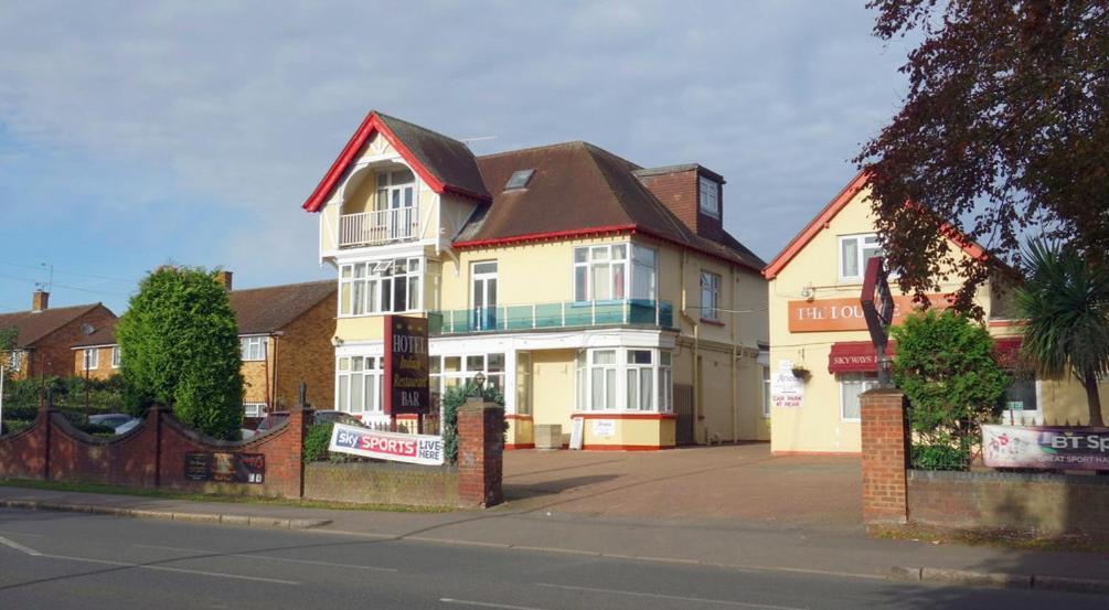 Skyways Hotel Slough Exterior photo