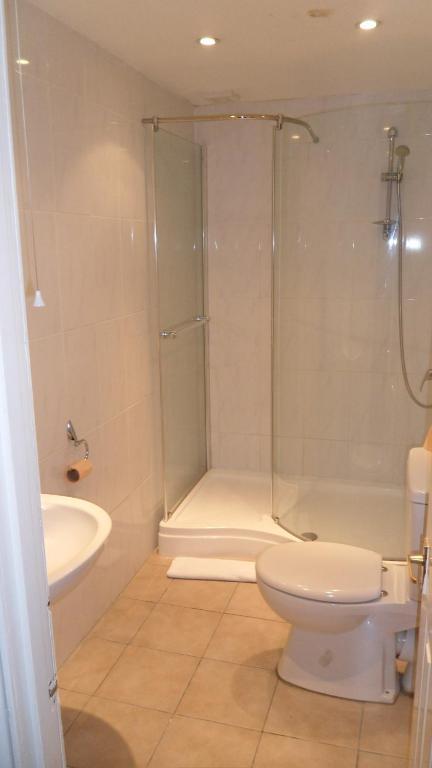 Skyways Hotel Slough Room photo