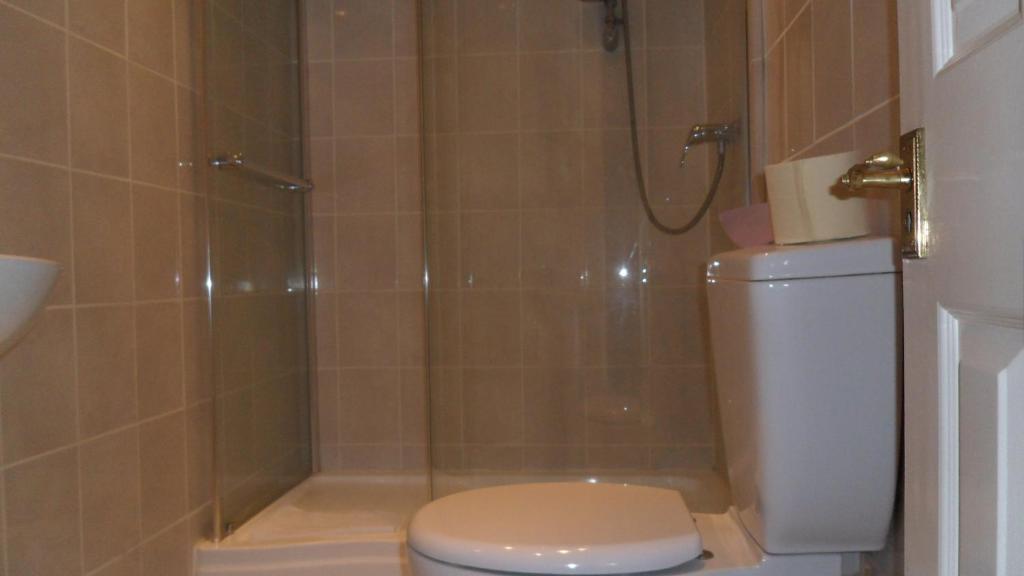 Skyways Hotel Slough Room photo
