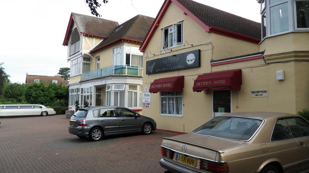 Skyways Hotel Slough Exterior photo
